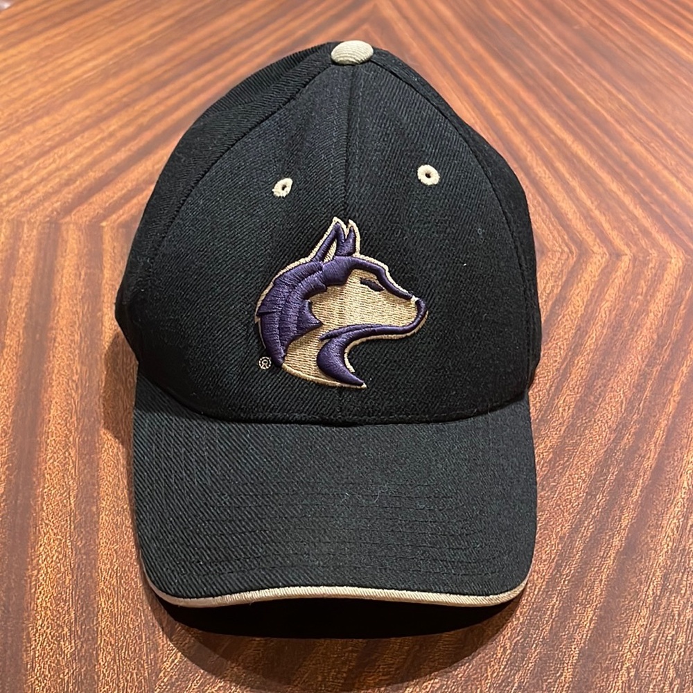 Washington Husky Baseball Cap Size 7.5